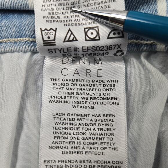 Kensie Jeans Denim Skirt Light Blue Pinstripe size 6/28 Miniskirt Distressed - Picture 4 of 12